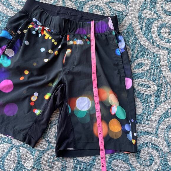 Lululemon Men's Shorts Black Multi-Color Lights Print - Size M - Picture 7 of 10